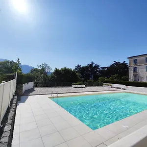 Grand Studio 38m2 Dans Ancien Palace Avec Piscine Et Place De Parking Privée , Aix-les-Bains France